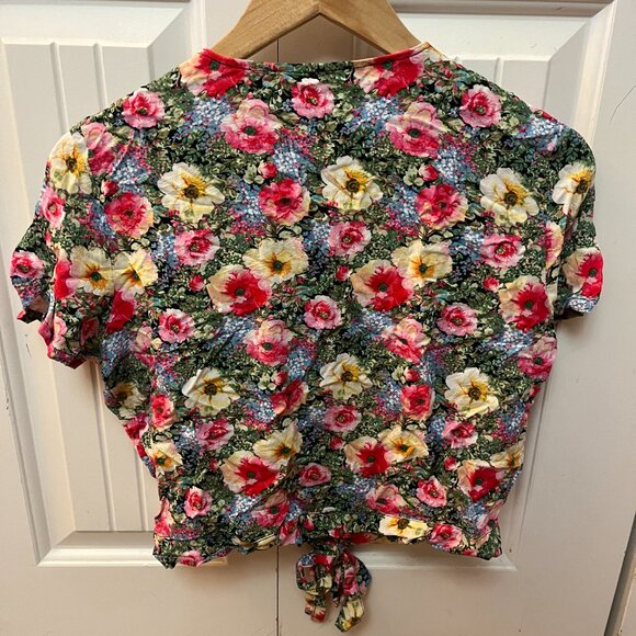 Floral short sleeve crop-top with tie - Picture 2 of 4
